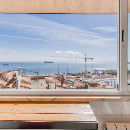 70m2 Tagus River Terrace In Alfama By Lovelystay アパート
